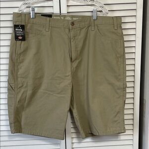 Dickies Men's Club Tan Cargo Shorts
NWT